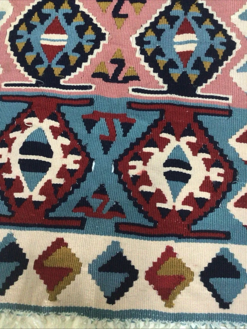 Handwoven rug kilim, wool, Aztec pattern Southwestern, fringes, 32” x 52”